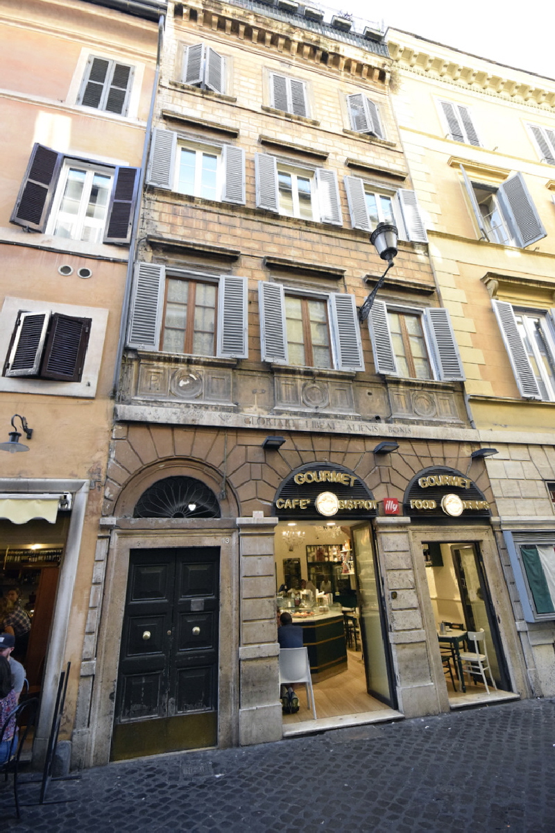 Via_delle_Muratte-Palazzo_al_n_13