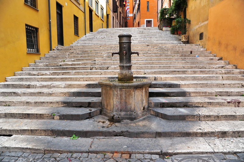 Via_delle_Tre_Cannelle-Fontana