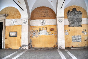 Piazza_SS_Apostoli-Chiesa_dei_SS_Apostoli-Pronao