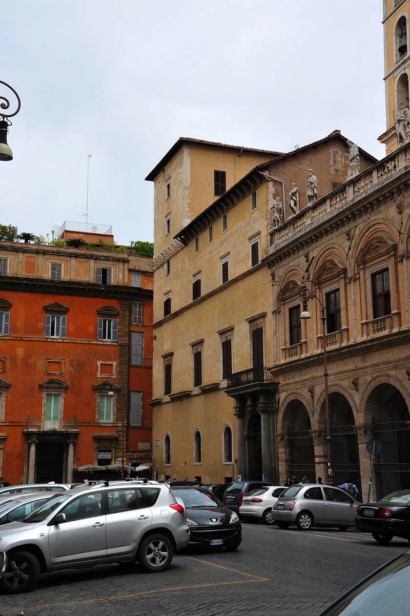 Piazza_SS_Apostoli-Convento_dei_Francescani