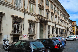 Piazza_SS_Apostoli-Palazzo_Odescalchi