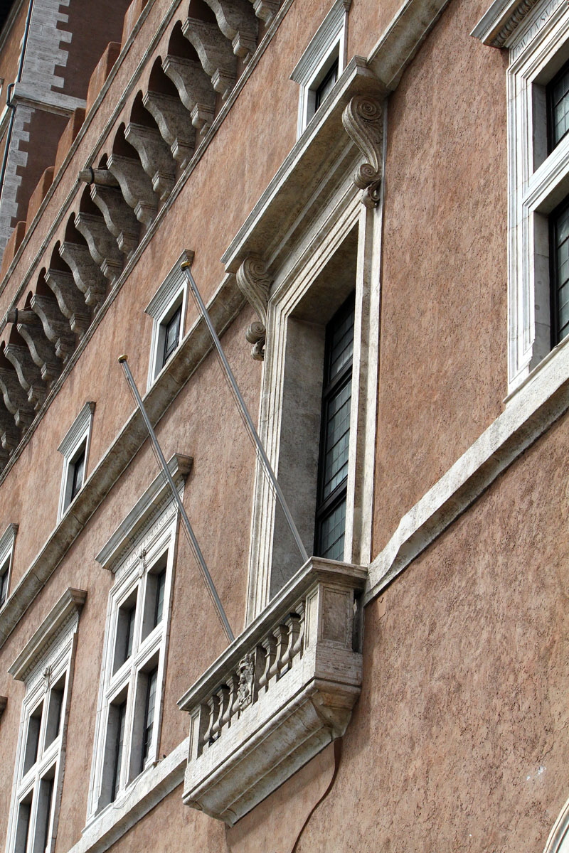 Piazza_Venezia-Palazzo_Venezia-Balcone