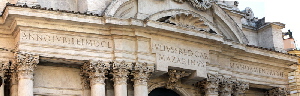 Piazza_di_Trevi-Chiesa_di_S_Vincenzo-Frontale