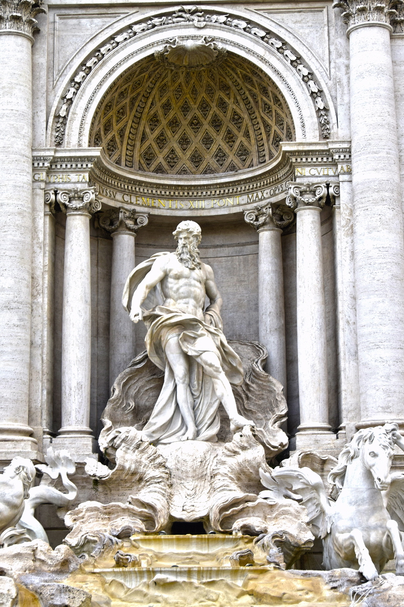 Piazza_di_Trevi-Fontana