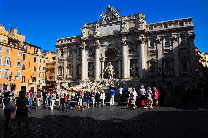 Piazza_di_Trevi-Fontana_Acqua_Vergine