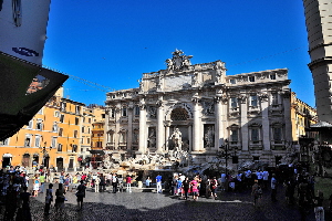 Piazza_di_Trevi-Fontana_Acqua_Vergine (2)_01