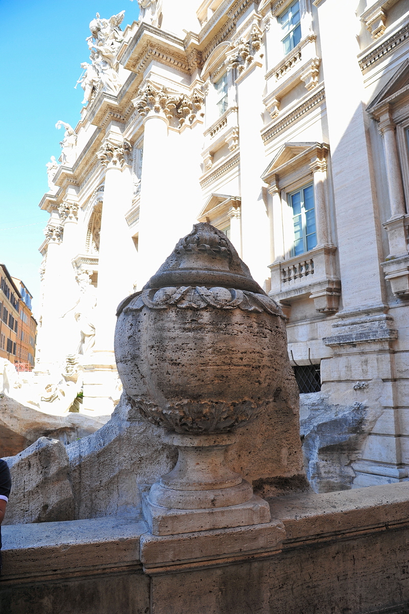 Piazza_di_Trevi-Fontana_Acqua_Vergine (8)