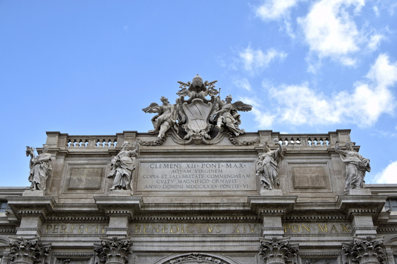 Piazza_di_Trevi-Fontana (2)