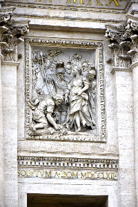 Piazza_di_Trevi-Fontana (4)