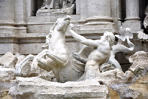 Piazza_di_Trevi-Fontana (7)