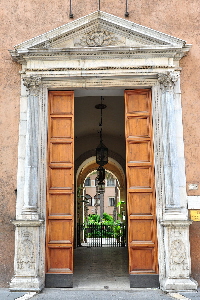 Via_del_Plebiscito-Palazzo_Venezia-Portone