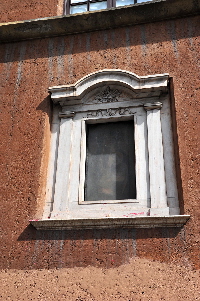 Via_delle_Botteghe_Oscure-Palazzo_Venezia-Edicola