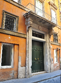 Via_di_S_Marcello-Portone_Palazzo_Balestra